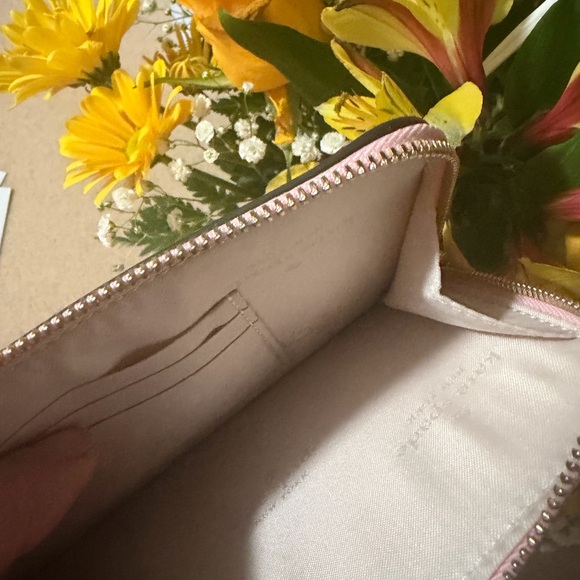 Kate Spade Lucy Medium L-Shaped Blush Pink Patent Wristlet Clutch in Tea Rose - Picture 6 of 7